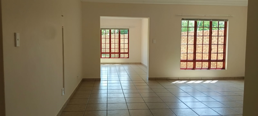 To Let 3 Bedroom Property for Rent in Flamwood North West
